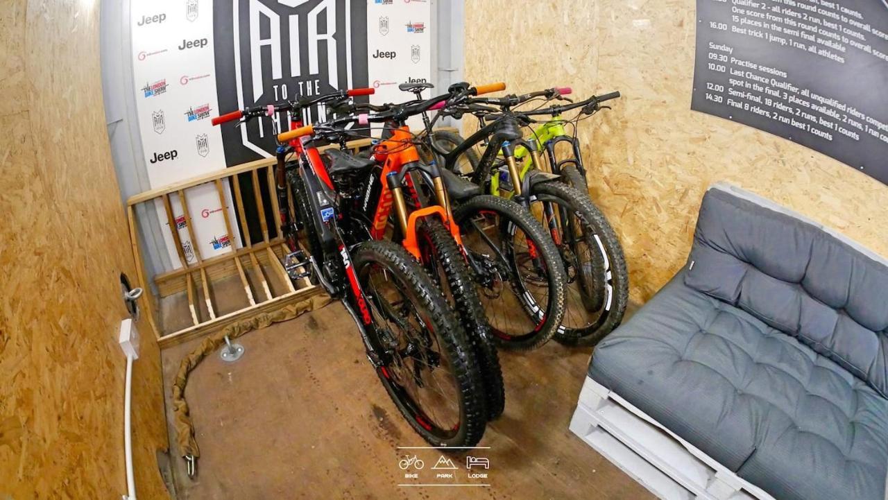 Bike Park Lodge #2 Мертир-Тидвилл Экстерьер фото